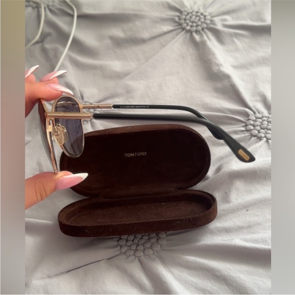 Tom Ford Penelope Gold Sunglasses - Picture 6 of 9